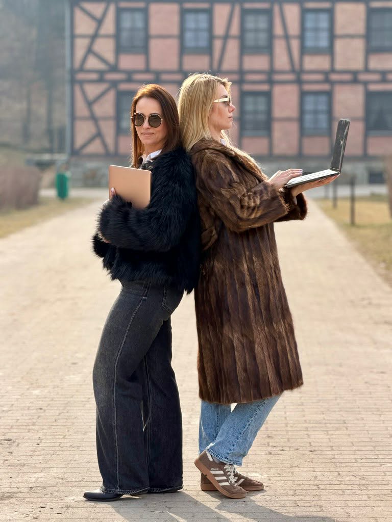 Codzienna praca z końmi sportowymi